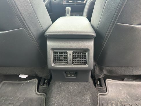 Used 2025 Toyota Camry SE image 28