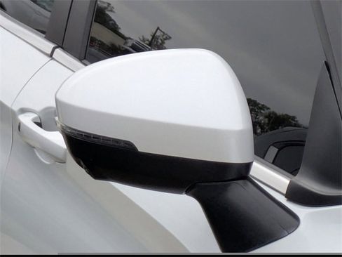 Used 2023 Mitsubishi Outlander SE image 11