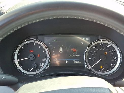 Used 2023 Toyota Highlander XLE image 25