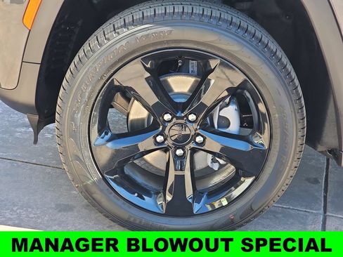 New 2026 Jeep Grand Cherokee Limited w/ Limited Altitude Package AWD/4WD image 37