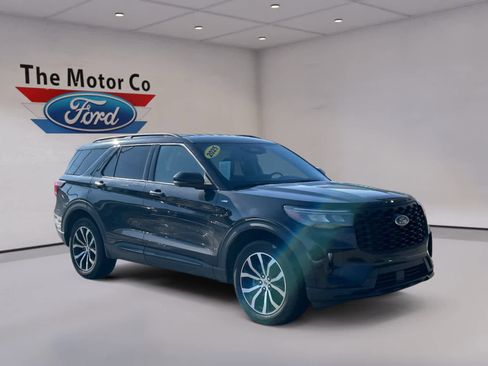 Used 2025 Ford Explorer ST-Line AWD/4WD image 3