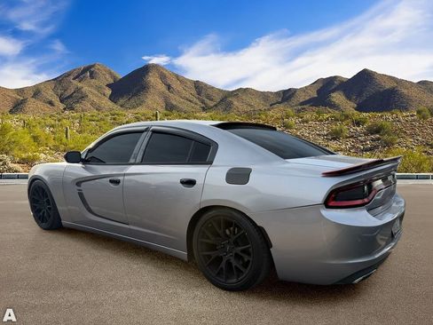 Used 2015 Dodge Charger SE w/ Popular Equipment Group RWD image 3