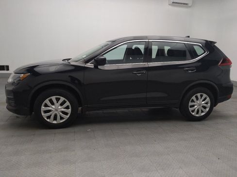 Used 2018 Nissan Rogue S image 2