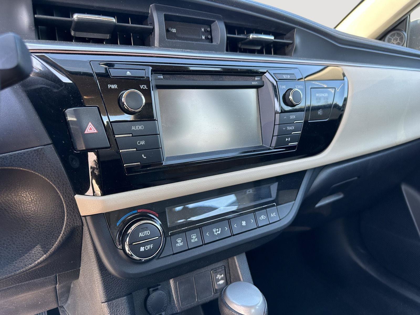 Used 2016 Toyota Corolla LE FWD image 12