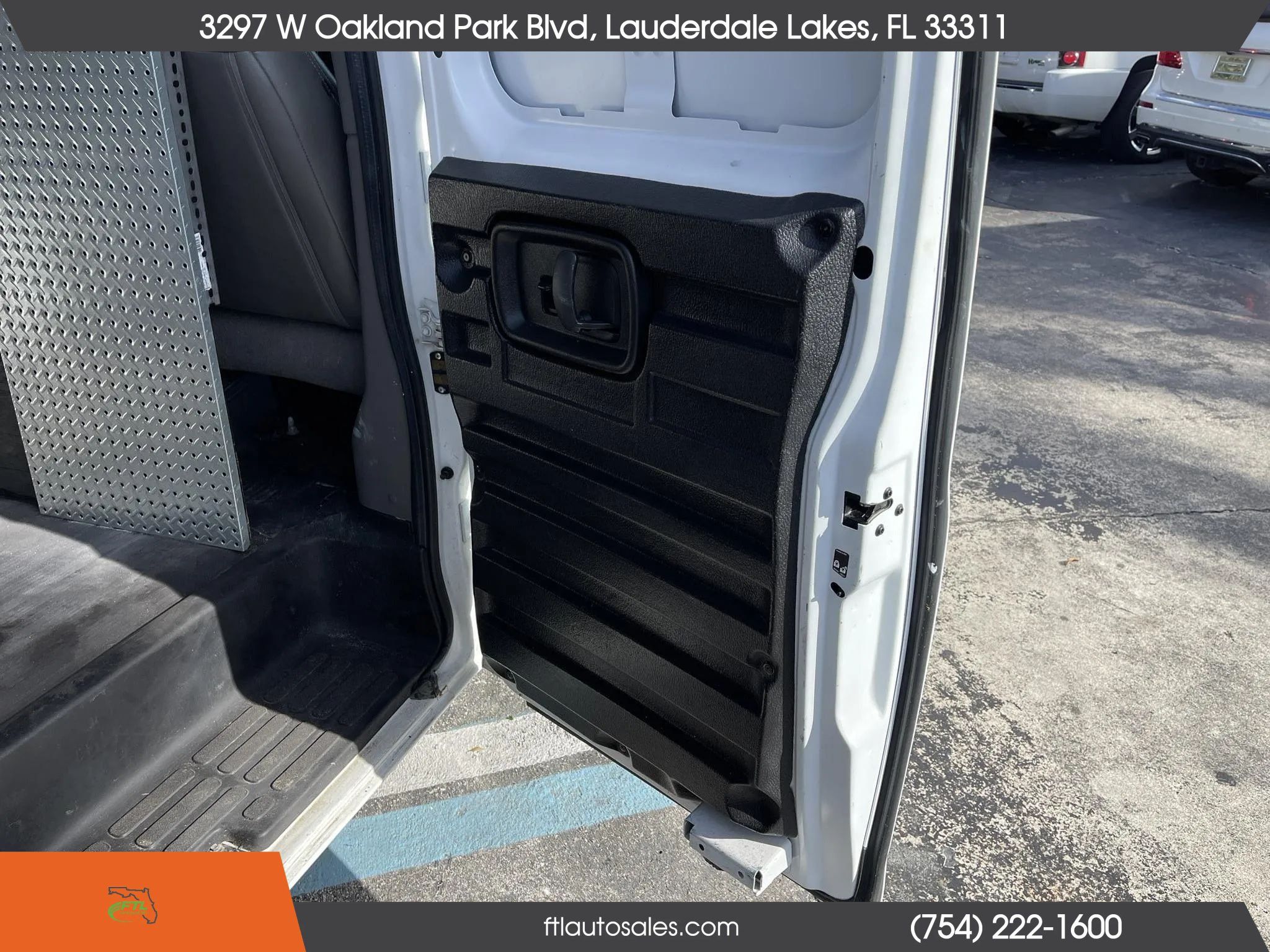 Used 2017 GMC Savana 3500 Extended RWD image 35