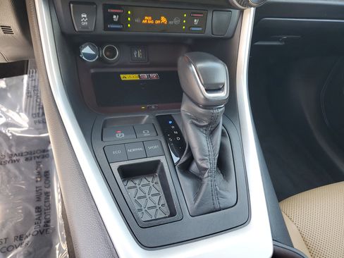 Used 2023 Toyota RAV4 Limited image 32