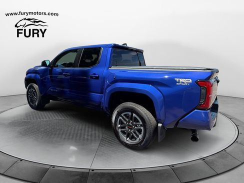 Used 2025 Toyota Tacoma TRD Sport AWD/4WD image 5