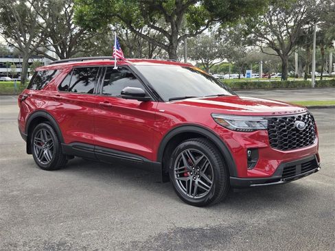 Used 2025 Ford Explorer ST-Line w/ Premium Package image 3