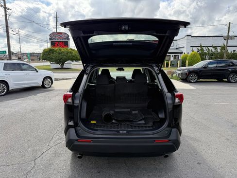 Used 2022 Toyota RAV4 LE image 29