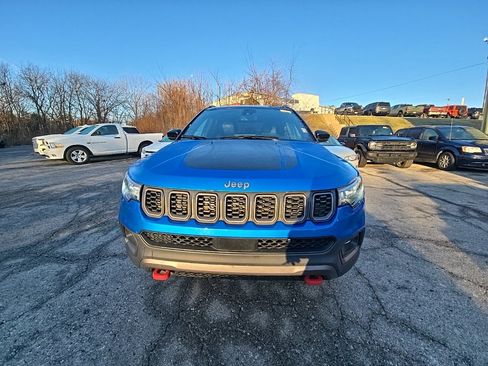 Used 2024 Jeep Compass Trailhawk image 12