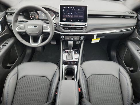 New 2026 Jeep Compass Latitude image 10