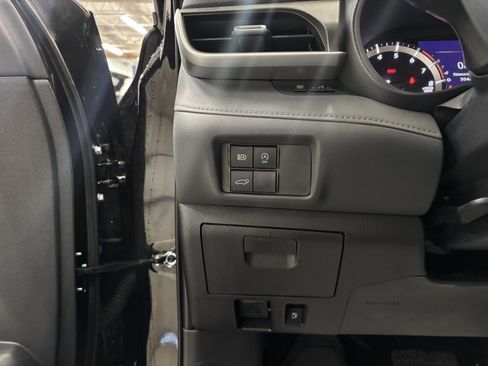 Used 2023 Toyota Highlander LE image 16