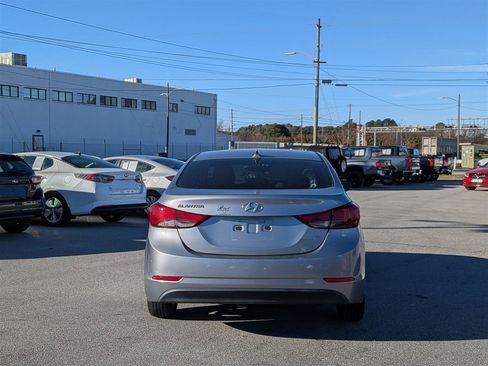 Used 2015 Hyundai Elantra SE image 4