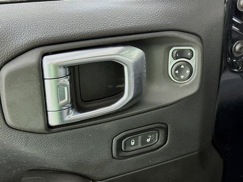 Used 2025 Jeep Wrangler Unlimited Sahara w/ Safety Group AWD/4WD image 19