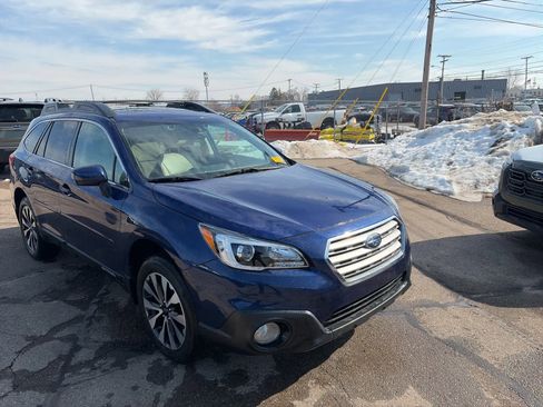 Used 2017 Subaru Outback 2.5i Limited image 4