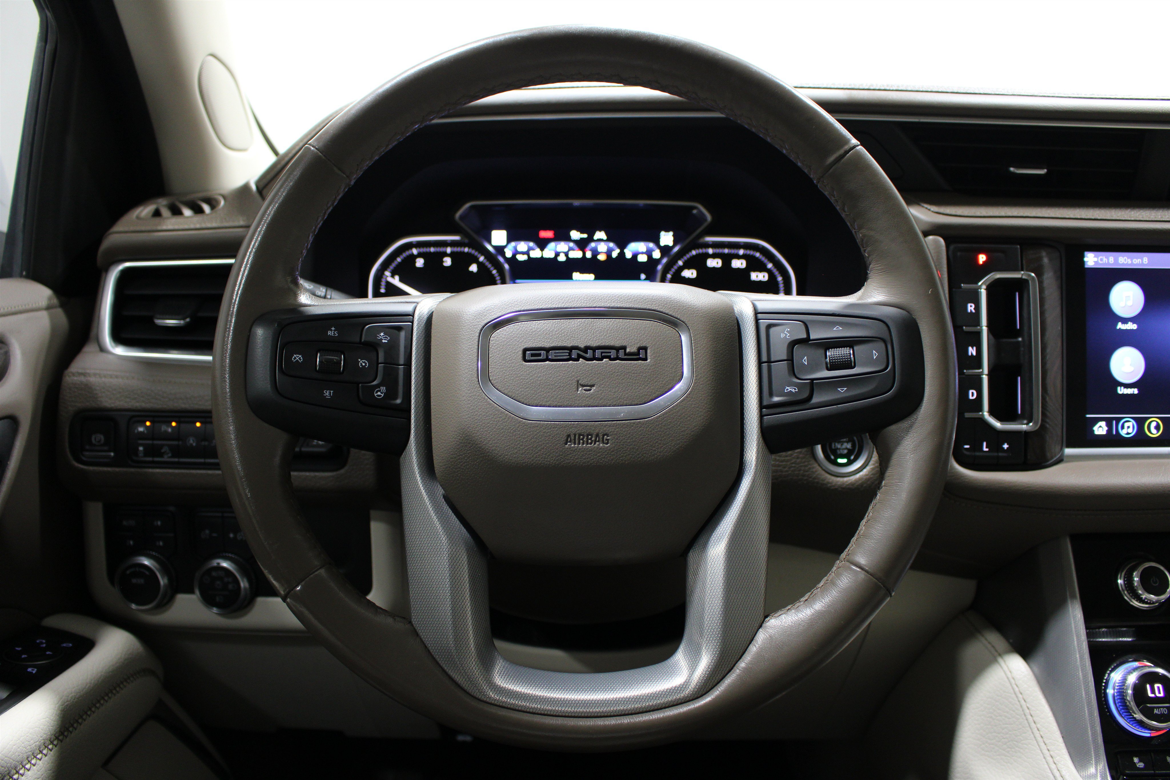 Used 2021 GMC Yukon Denali w/ Advanced Technology Package AWD/4WD image 11