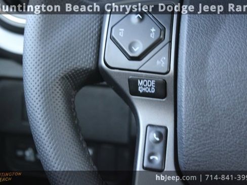 Used 2022 Toyota Tacoma TRD Sport image 16