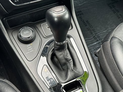 Used 2023 Jeep Cherokee Altitude Lux image 22