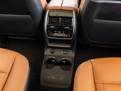 Used 2021 BMW X7 xDrive40i w/ Premium Package AWD/4WD image 39
