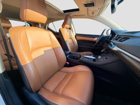 Used 2015 Lexus CT 200h w/ Navigation Package image 26