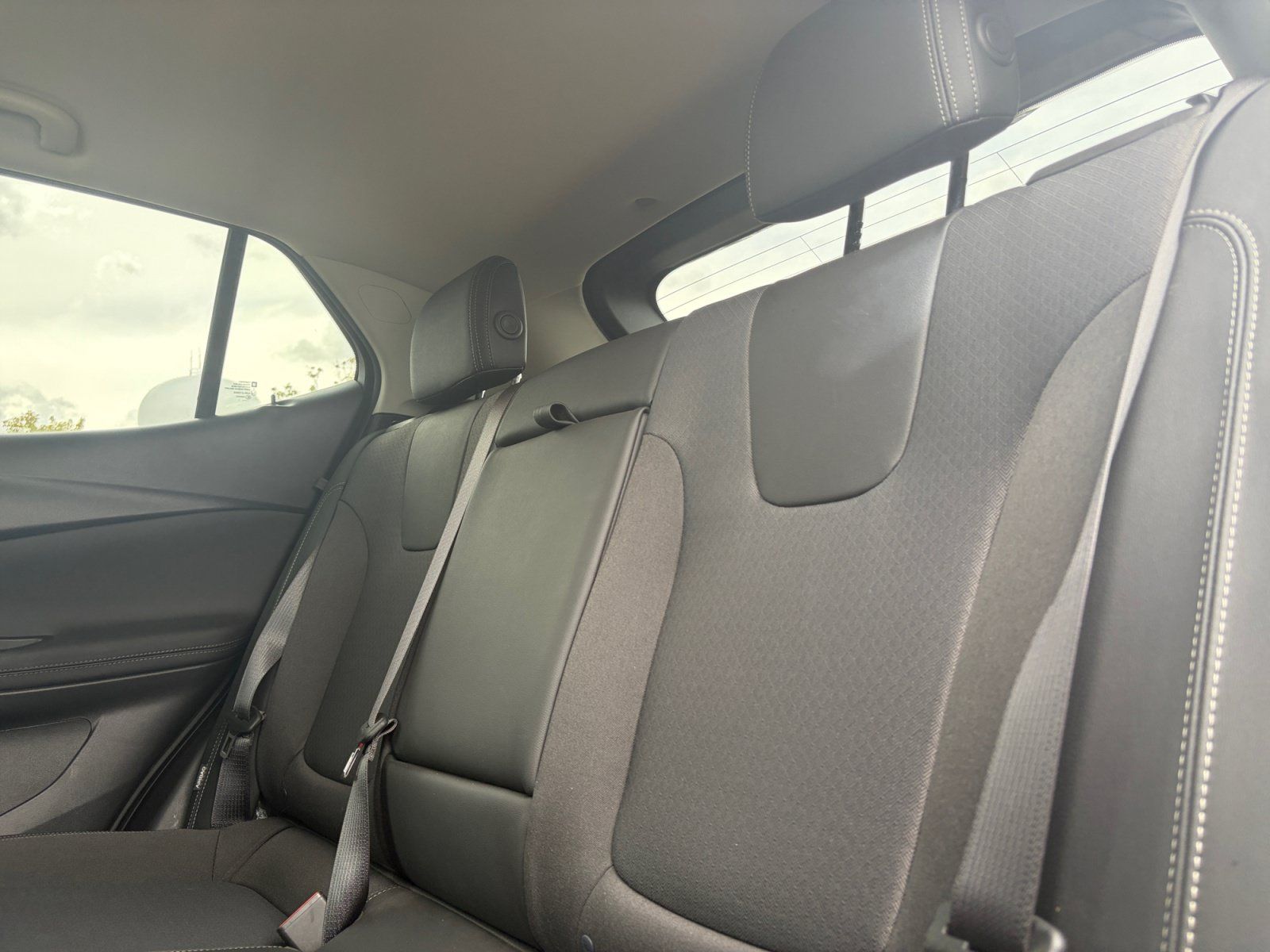 Used 2021 Buick Encore GX Select AWD/4WD image 28