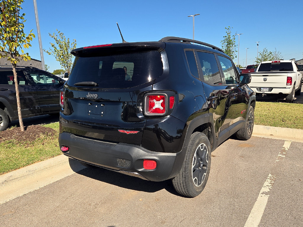 Used 2017 Jeep Renegade Trailhawk AWD/4WD image 3