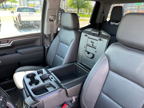 Used 2025 GMC Sierra 1500 SLT AWD/4WD image 13