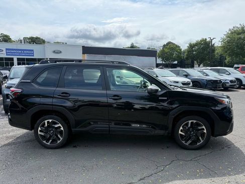 Used 2025 Subaru Forester Premium AWD/4WD image 4