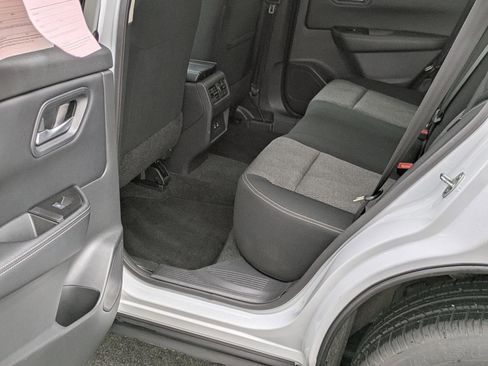 Used 2024 Nissan Rogue SV image 22