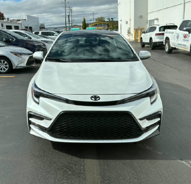 Used 2026 Toyota Corolla XSE FWD image 2