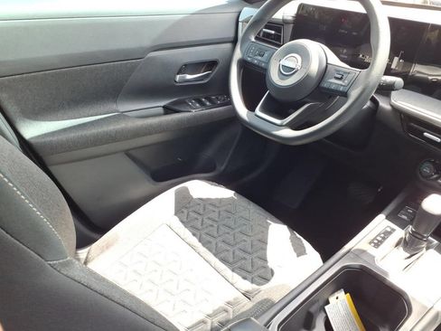 Used 2026 Nissan Kicks SV FWD image 9