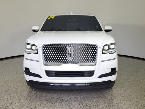 Certified 2024 Lincoln Navigator Reserve w/ Monochromatic Package AWD/4WD image 2