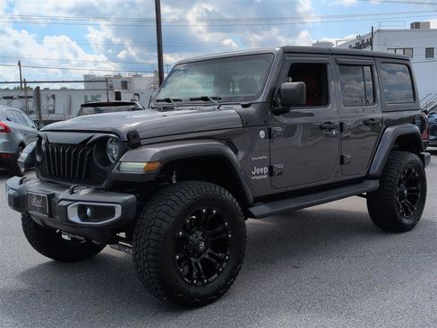 Used 2018 Jeep Wrangler Unlimited Sahara w/ Dual Top Group AWD/4WD image 7