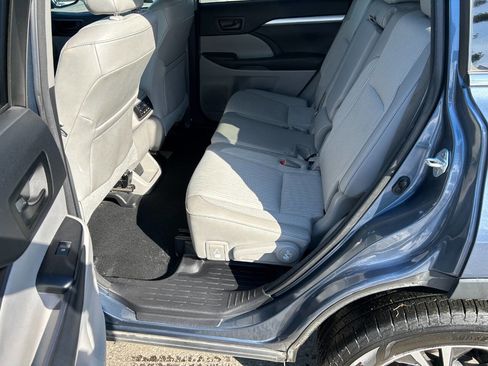 Used 2017 Toyota Highlander AWD V6 image 15