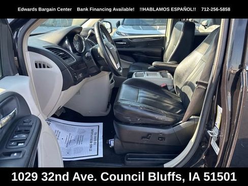 Used 2015 Chrysler Town & Country Touring FWD image 15