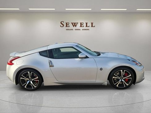 Used 2019 Nissan 370Z Touring Sport RWD image 6