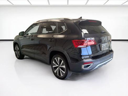 Used 2022 Volkswagen Taos SE FWD image 6
