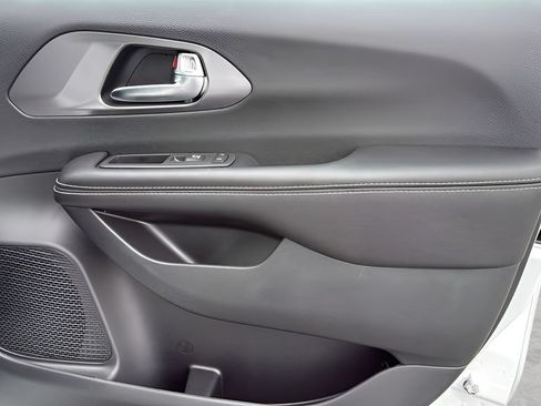 New 2026 Chrysler Pacifica Select w/ S Appearance Package AWD/4WD image 43