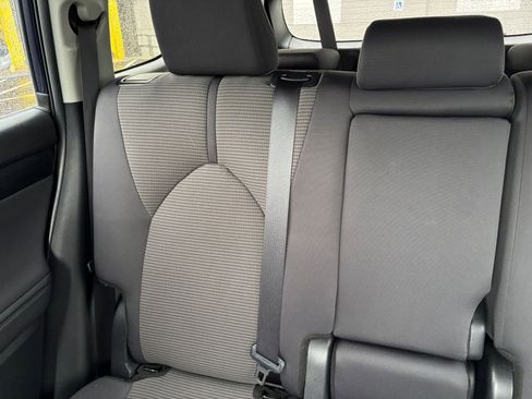 Used 2025 Toyota Highlander LE FWD image 38