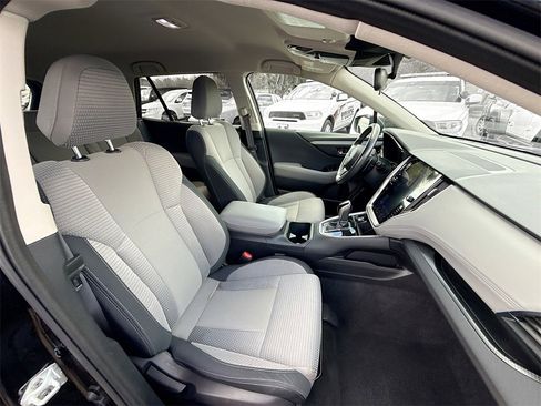 Used 2024 Subaru Outback Premium image 32
