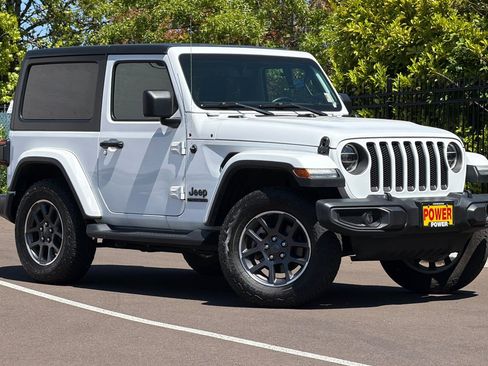 Used 2016 Jeep Wrangler Unlimited Sahara w/ Connectivity Group AWD/4WD image 2