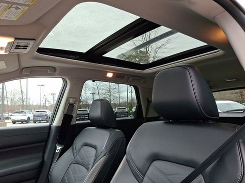 Used 2024 Nissan Pathfinder Platinum w/ Cargo Package image 16