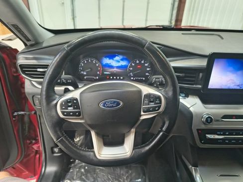 Used 2020 Ford Explorer XLT w/ Equipment Group 202A AWD/4WD image 26