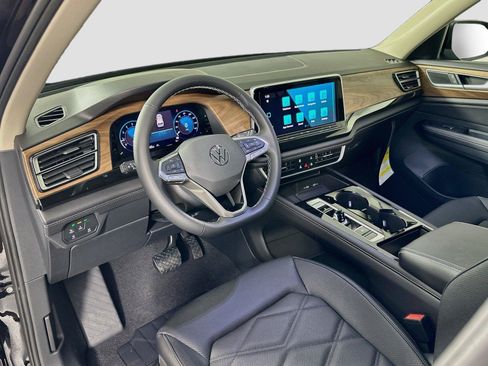Certified 2026 Volkswagen Atlas SE FWD image 9