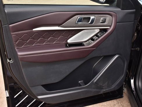 Certified 2025 Ford Explorer Platinum w/ LUX Leather Package image 35