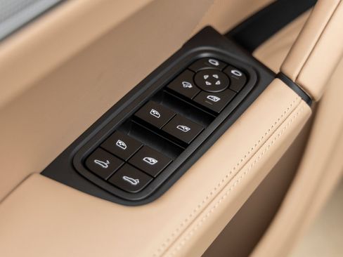 Certified 2026 Porsche Cayenne Coupe AWD/4WD image 22