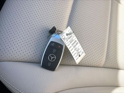 Used 2020 Mercedes-Benz GLC 300 GLC 300 image 14