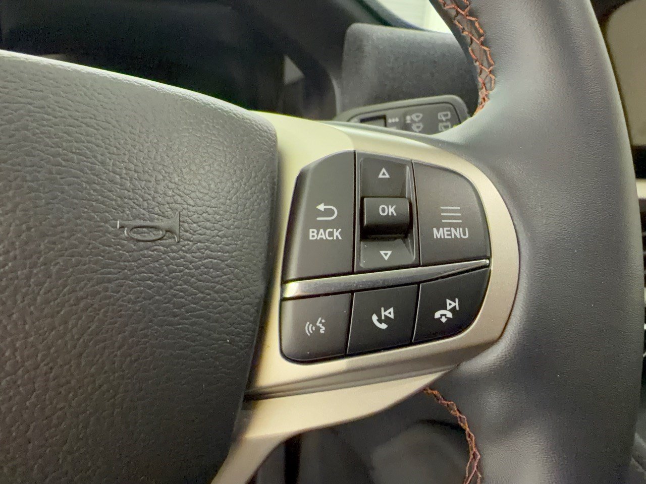 Certified 2025 Ford Explorer Active RWD image 19