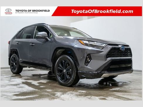 Used 2023 Toyota RAV4 SE image 1