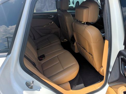 Used 2018 Porsche Macan AWD/4WD image 13